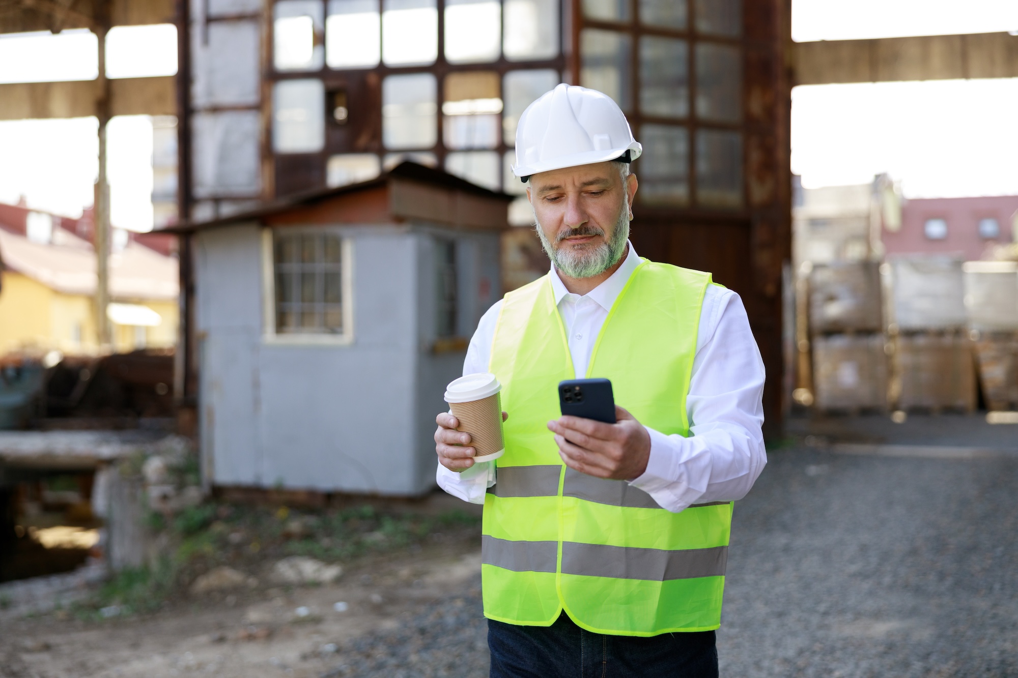 Site Manager uses smartphone to track building supply deliveries