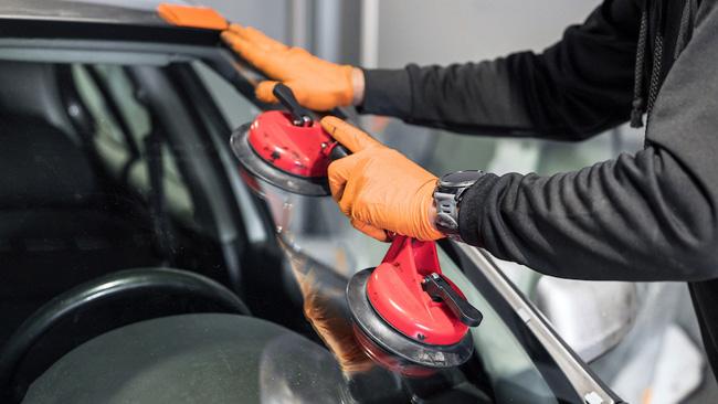 auto glass replacement